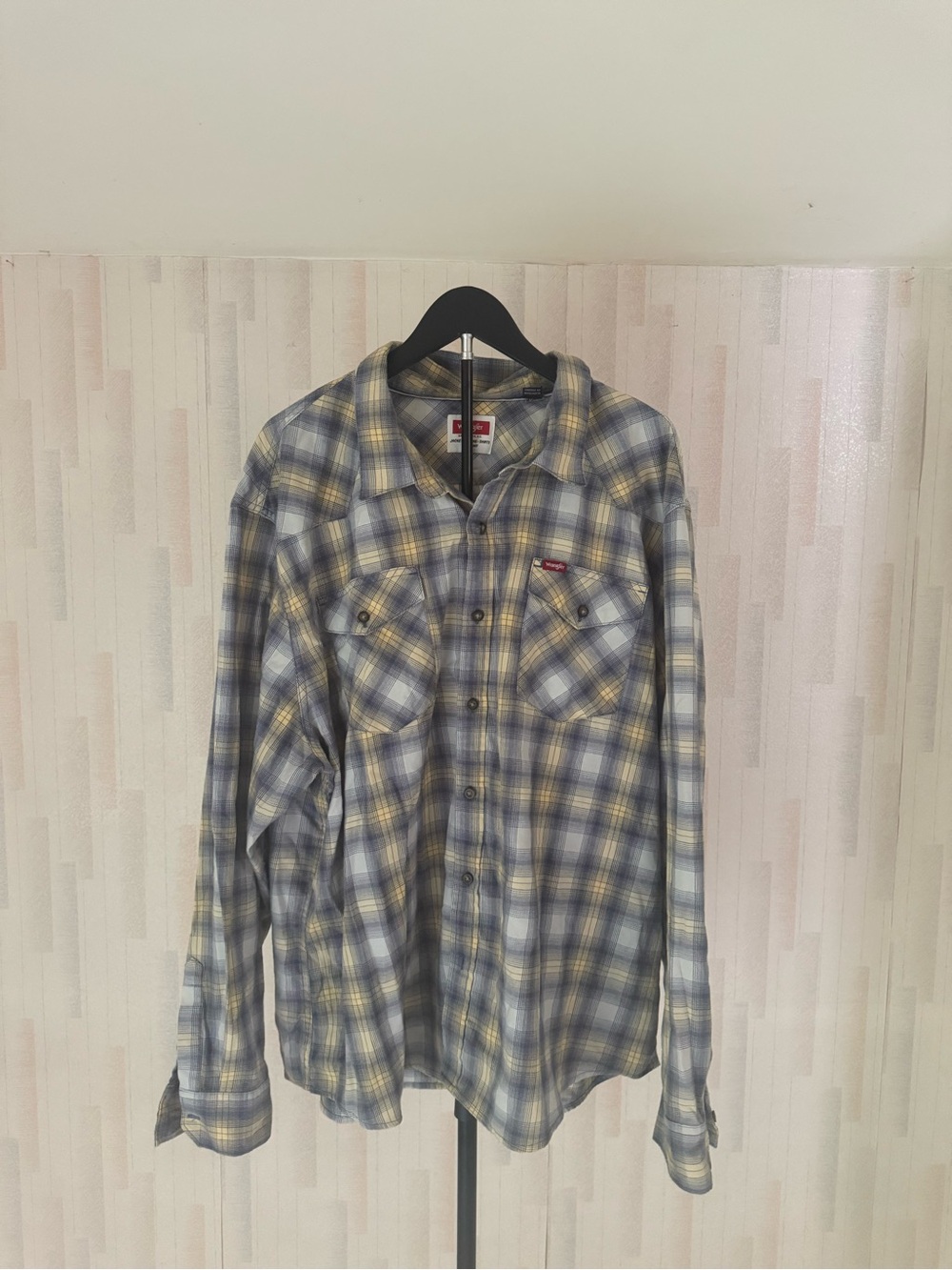 Wrangler Men's Yellow & Gray Plaid Button-Up Shirt